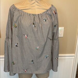 Gypsies & Moondust Gray Flutter Sleeve Blouse